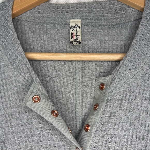 NWOT Free People One Of The Girls Henley in Heather Grey Size Small - Picture 6 of 12